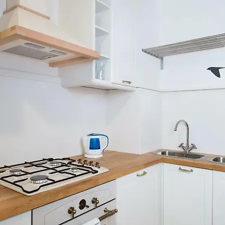 Adela Center Appartement *