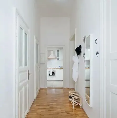 Adela Center Appartement *