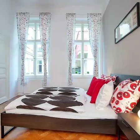 Adela Center Appartement *