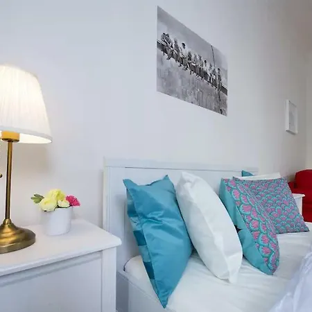 Adela Center Appartement *