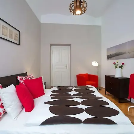 Adela Center Appartement *