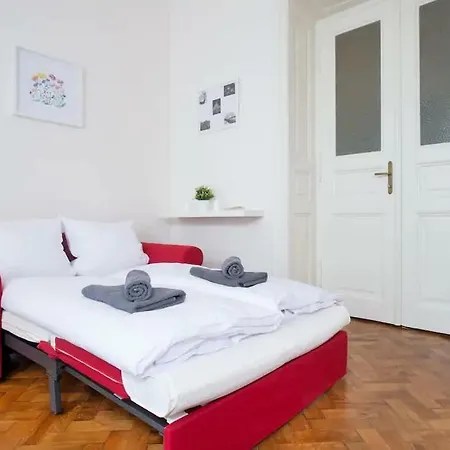 Adela Center Praag