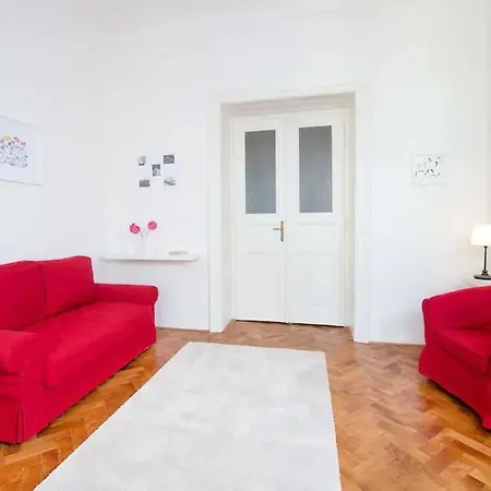 Adela Center * Praag